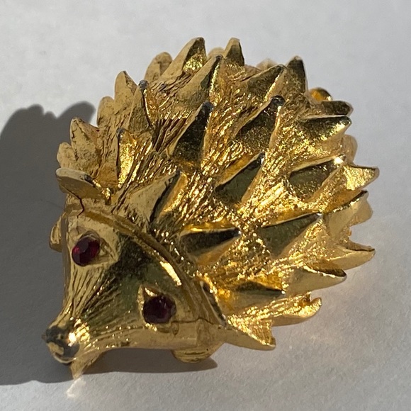Costume Jewelry Jewelry - Vintage Porcupine Women’s Gold Tone Red Ruby Eyes Rhinestone Pin Brooch